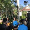 แจกของงานพระราชพิธีถวายพระเพลิงพระบรมศพพระบาทสมเด็จพระปรมินทรมหาภูมิพลอดุลยเดช