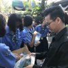 แจกของงานพระราชพิธีถวายพระเพลิงพระบรมศพพระบาทสมเด็จพระปรมินทรมหาภูมิพลอดุลยเดช