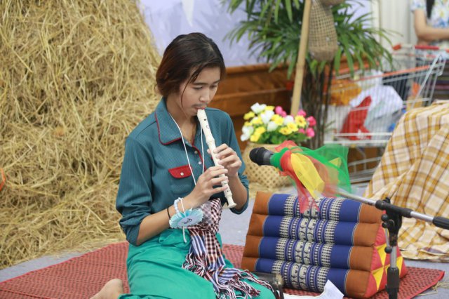 งานประกวดหนุ่มคล้าวสาวทองกวาว ปี 2559