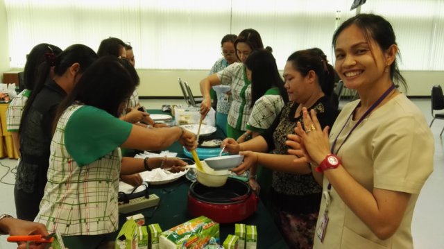 โครงการกิจกรรมบ่ายคลายเครียด ขนมผกากรอง 20 เมษายน 2559