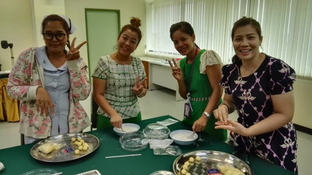 โครงการกิจกรรมบ่ายคลายเครียด ขนมผกากรอง 20 เมษายน 2559