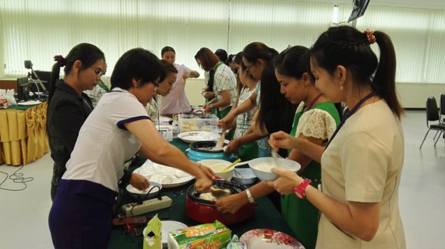 โครงการกิจกรรมบ่ายคลายเครียด ขนมผกากรอง 20 เมษายน 2559