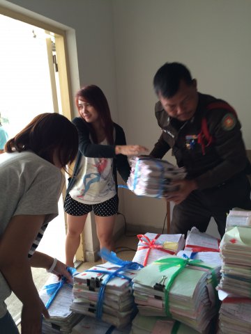 จิตอาสาช่วยแผนกเวชระเบียนขนย้าย IPD 